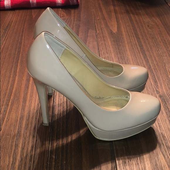 Shoes - Picture 6 of 8